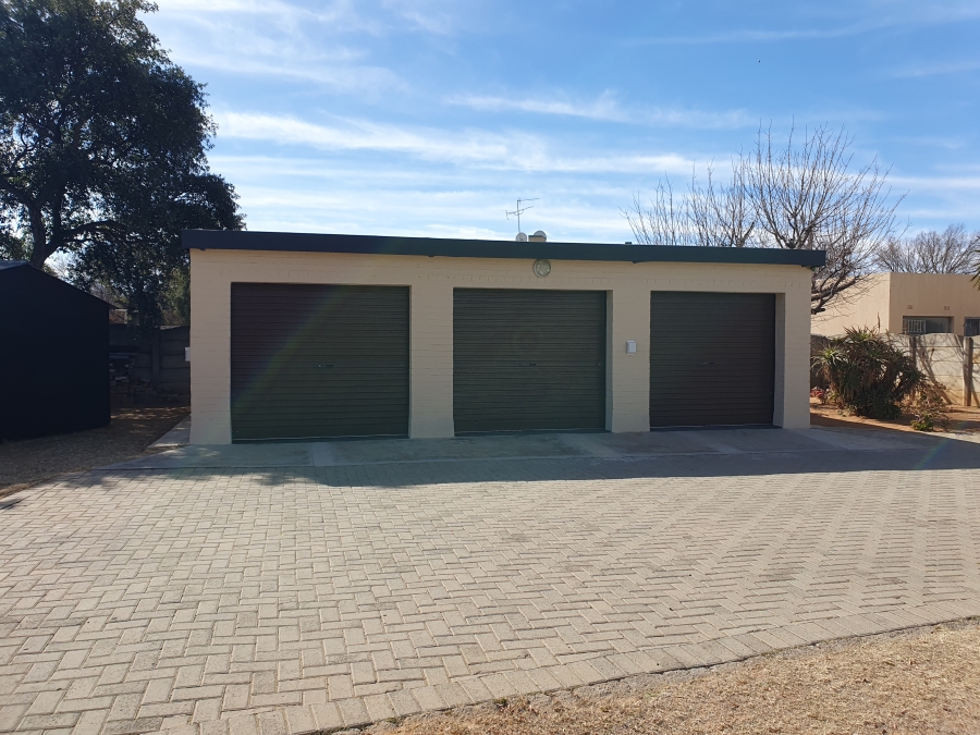 4 Bedroom Property for Sale in Flamingo Park Free State